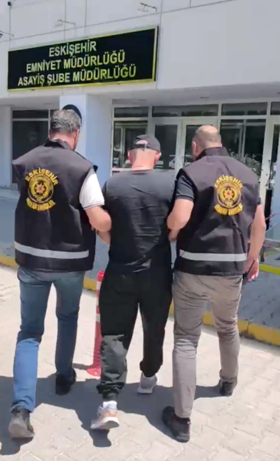 ESKİŞEHİR'DE HAKLARINDA 50 YIL VE 48 YIL 1 AY 20 GÜN KESİNLEŞMİŞ HAPİS CEZASI BULUNAN CİNAYET...