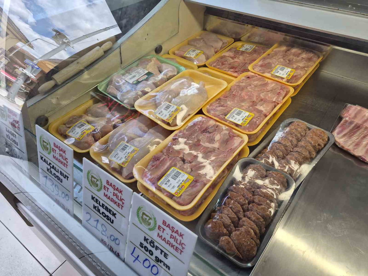 ESKİŞEHİR'DE KADİR ŞEN, SICAK HAVALARDA DOLAPTA ET VE TAVUK BULUNDURURKEN DAHA DİKKATLİ OLUNMASI...