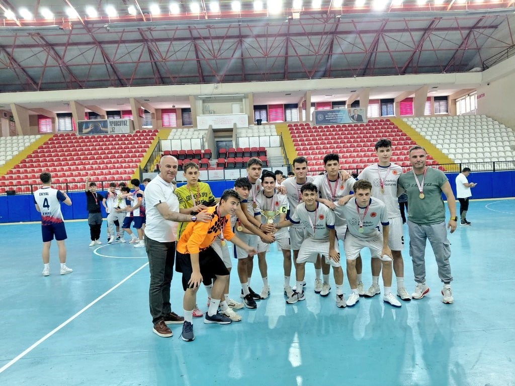 ESKİŞEHİR'DE PORSUK SPOR SALONU'NDA DÜZENLENEN 2. KÜME FUTSAL GENÇ A ERKEKLER MÜSABAKALARI SONA...