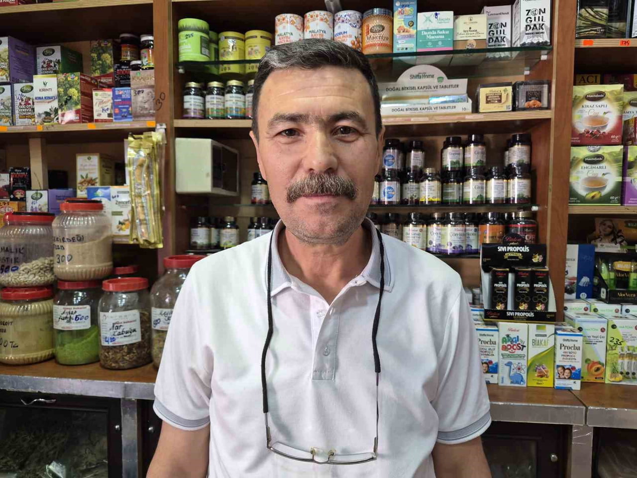 ESKİŞEHİR'DE UZUN YILLARDIR AKTARLIK YAPAN METİN AĞILÖNÜ, ZAYIFLAMAK VE FORMUNU KORUMAK İSTEYEN...