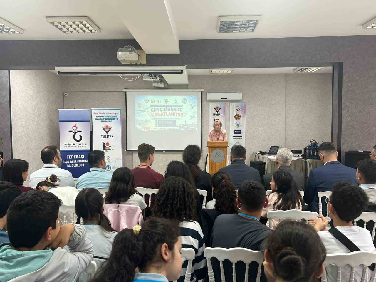 ESKİŞEHİR'DE YÜRÜTÜLEN VE TÜBİTAK TARAFINDAN DESTEKLENEN "GENÇ ZİHİNLER KANATLANIYOR: ORTAOKUL...