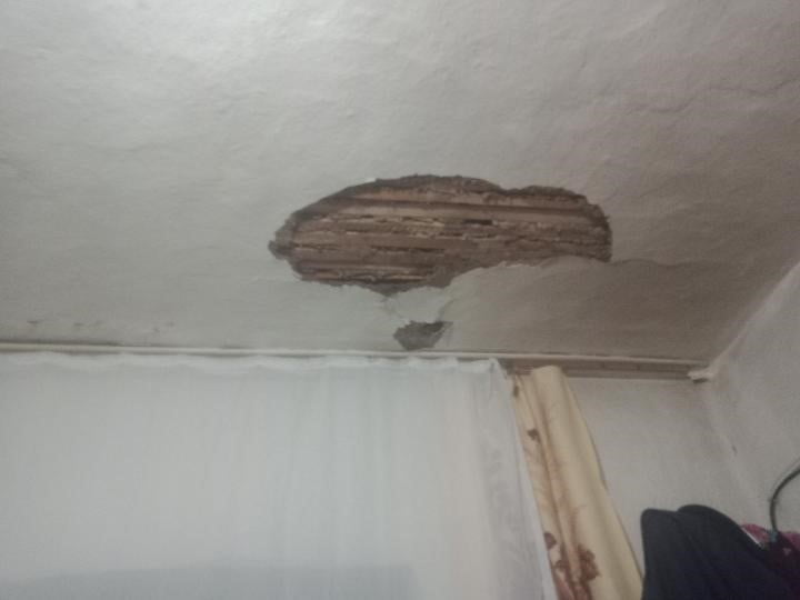 ESKİŞEHİR'İN ÇİFTELER İLÇESİNDE AŞIRI SAĞANAK YAĞIŞ SONUCUNDA MÜSTAKİL BİR EVİN ÇATISINDA ZARAR...