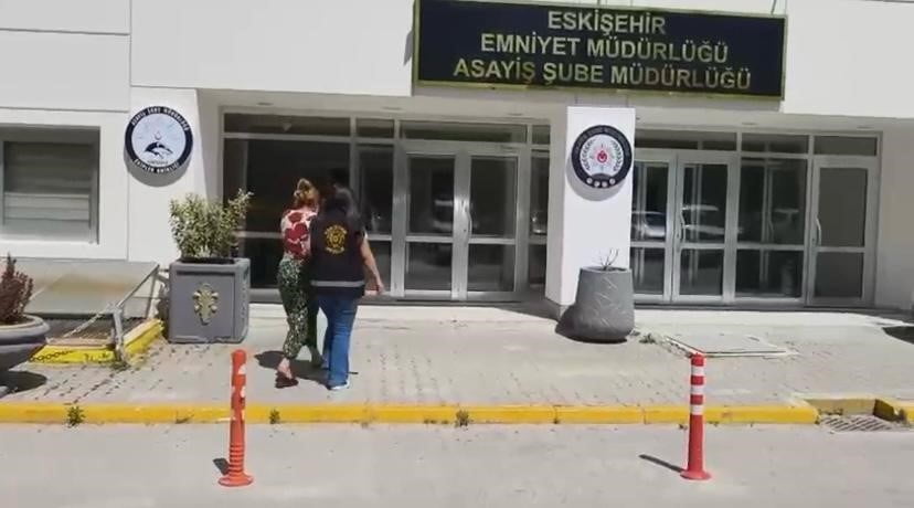 ESKİŞEHİR’DE 3 EVDEN FARKLI TARİHLERDE 1 MİLYON 20 BİN TL DEĞERİNDE PARA, ALTIN VE ZİYNET EŞYASI...