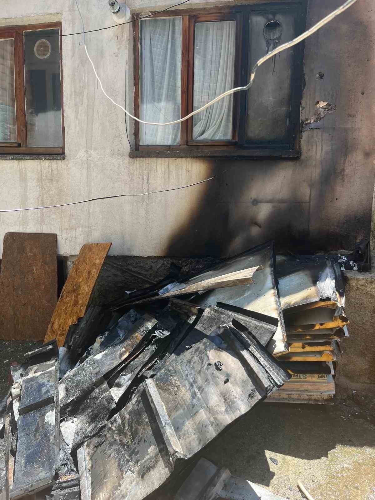 ESKİŞEHİR’DE BİR MÜSTAKİL EVİN ÇATISINDA ÇIKAN YANGIN ESKİŞEHİR BÜYÜKŞEHİR BELEDİYESİ (EBB)...
