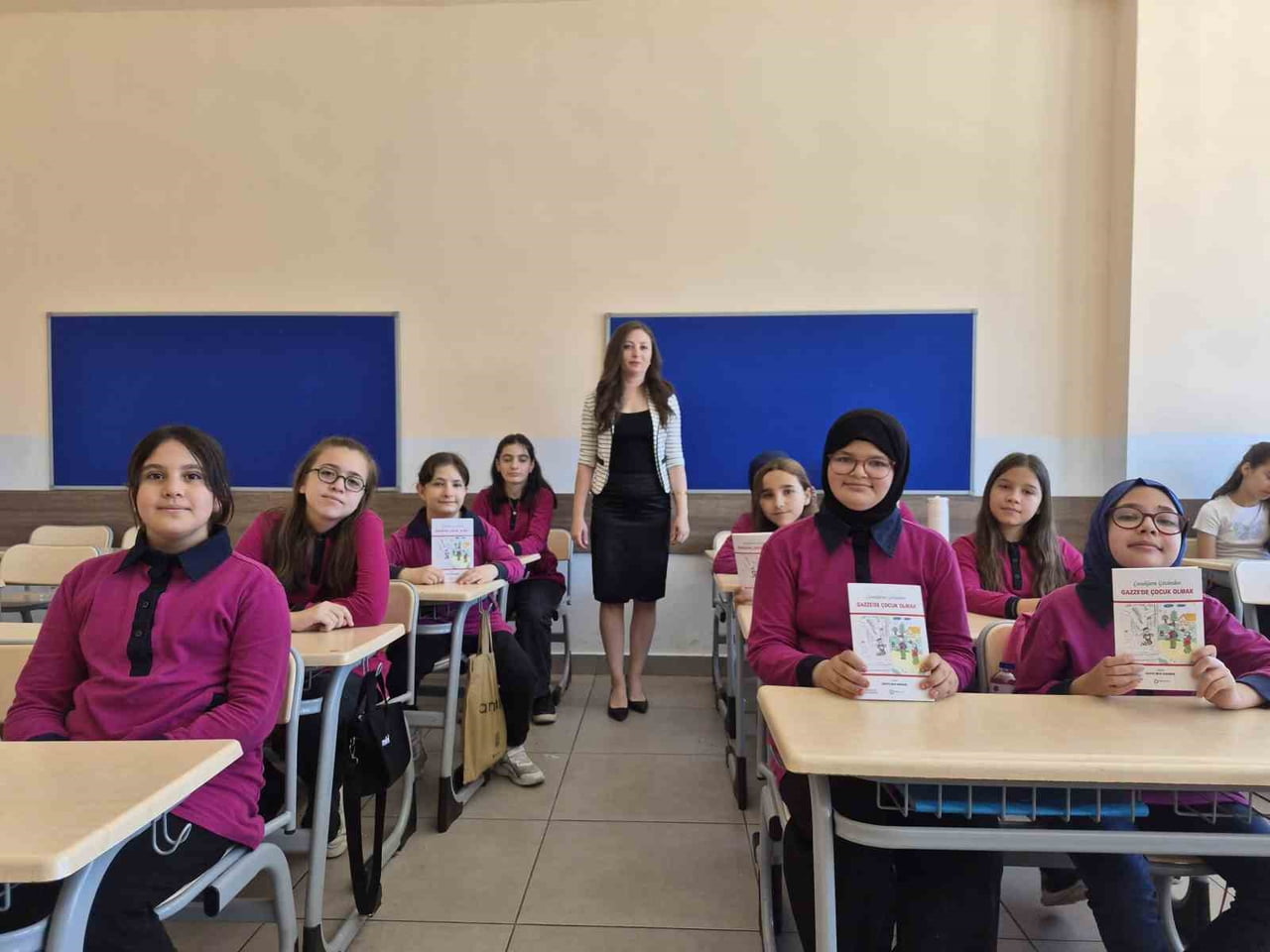 ESKİŞEHİR’DE BULUNAN FATİH SULTAN MEHMET İMAM HATİP ORTAOKULU 5C SINIFI ÖĞRETMENİ VE ÖĞRENCİLERİ...
