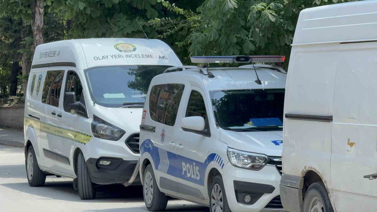 ESKİŞEHİR’DE KİMLİĞİ OLMADIĞI TESPİT EDİLEN VE EVİNDE HAYATINI KAYBEDEN KADININ ÖLÜMÜ İÇİN...