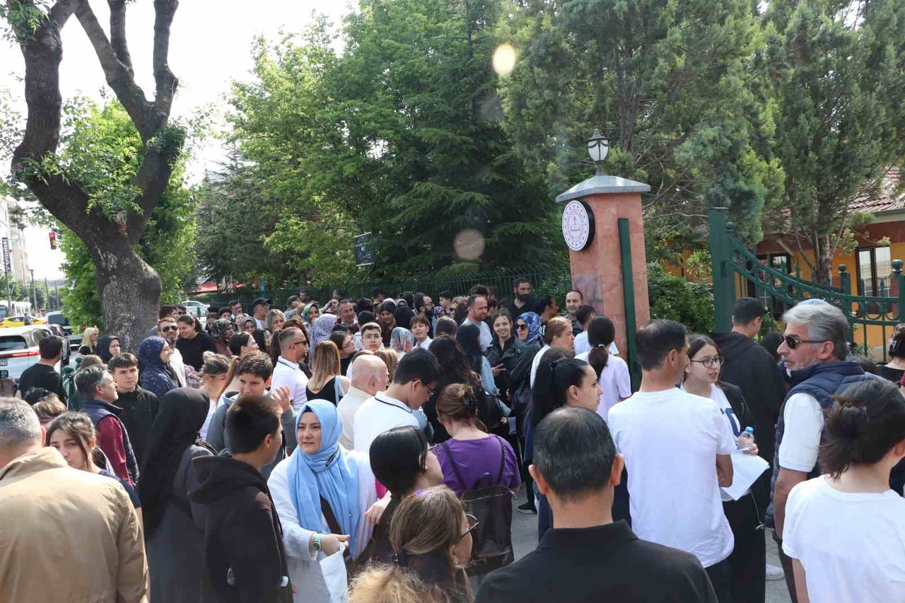 ESKİŞEHİR’DE LİSELERE GEÇİŞ SİSTEMİ (LGS) KAPSAMINDAKİ MERKEZİ SINAVA GİRECEK ÖĞRENCİLER VE...