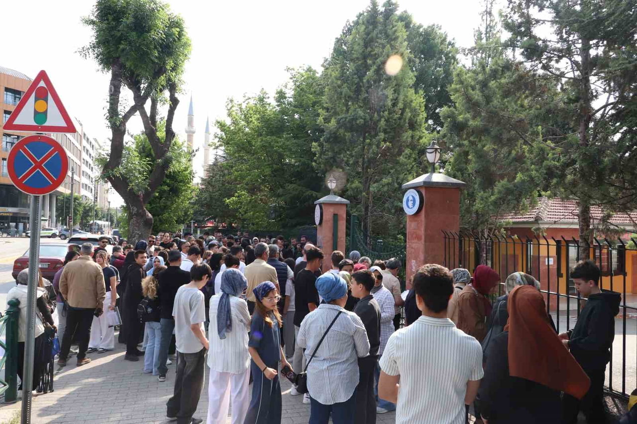 ESKİŞEHİR’DE LİSELERE GEÇİŞ SİSTEMİ (LGS) KAPSAMINDAKİ MERKEZİ SINAVA GİRECEK ÖĞRENCİLER VE...
