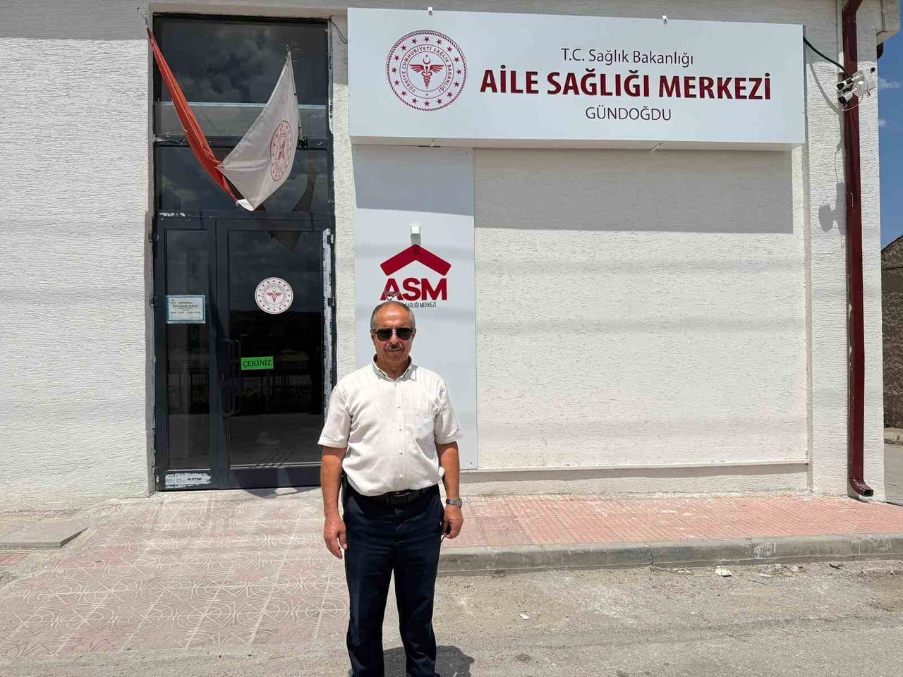 ESKİŞEHİR GÜNDOĞDU MAHALLESİ MUHTARI ADEM KARAMAN, HİZMETE GİREN YENİ SAĞLIK OCAĞININ AKTİF...