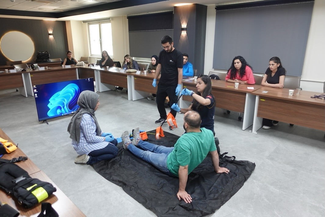 ESKİŞEHİR İL AMBULANS SERVİSİ BAŞHEKİMLİĞİ TARAFINDAN DÜZENLENEN "TRAVMALARDA İLERİ YAŞAM DESTEĞİ...