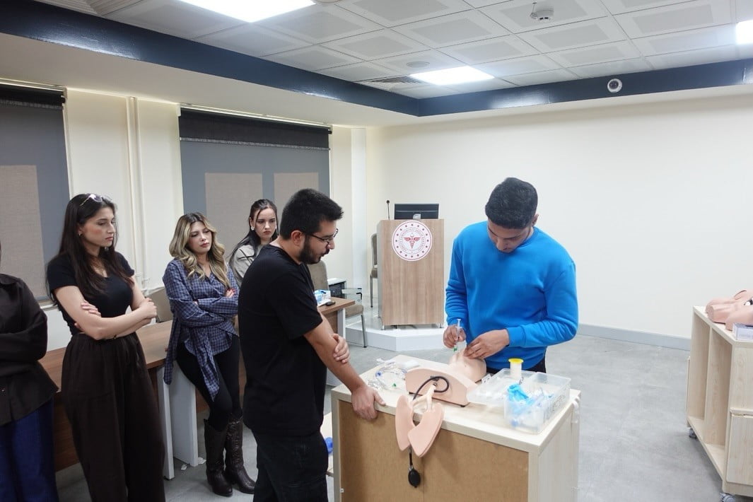 ESKİŞEHİR İL AMBULANS SERVİSİ BAŞHEKİMLİĞİ TARAFINDAN DÜZENLENEN "TRAVMALARDA İLERİ YAŞAM DESTEĞİ...
