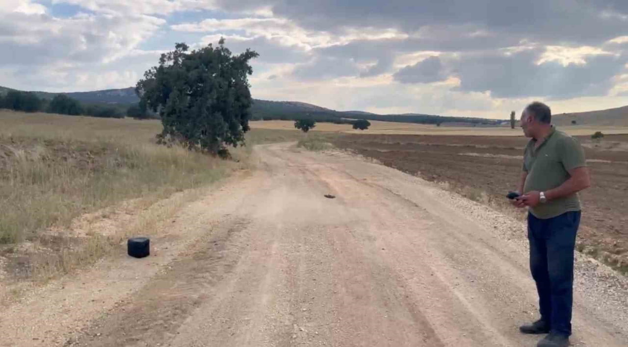ESKİŞEHİR’İN ALPU İLÇESİNDE ARAZİDE OTLARKEN KAYBOLAN VE DOĞUMU YAKLAŞAN İNEK İÇİN İNSANSIZ HAVA...