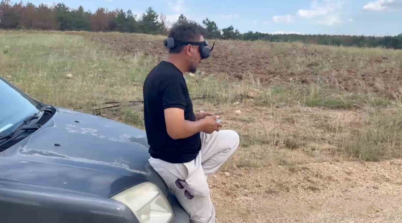 ESKİŞEHİR’İN ALPU İLÇESİNDE ARAZİDE OTLARKEN KAYBOLAN VE DOĞUMU YAKLAŞAN İNEK İÇİN İNSANSIZ HAVA...