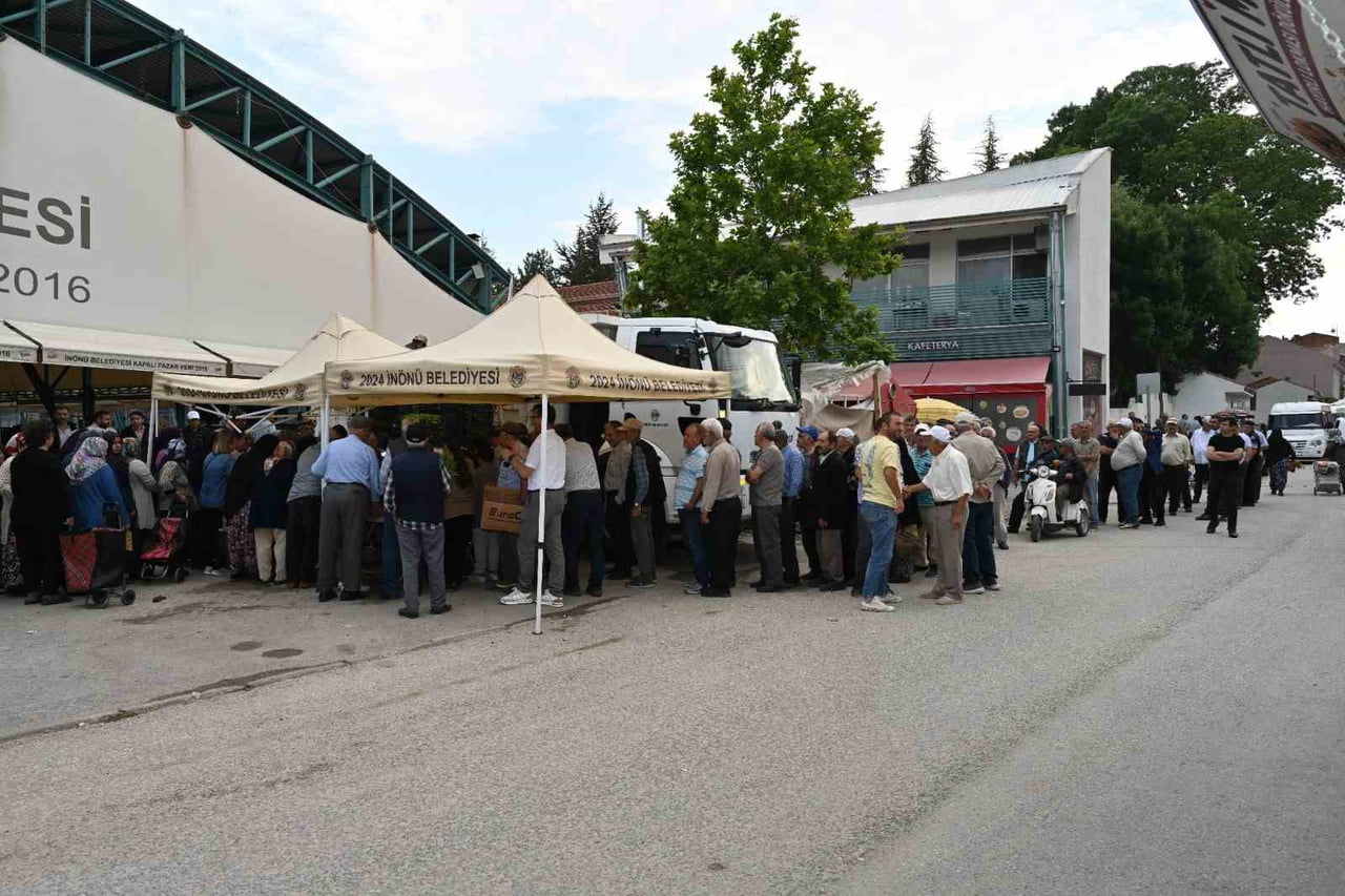 ESKİŞEHİR İNÖNÜ BELEDİYESİ, İLÇEDE SEBZE ÜRETİMİNİ TEŞVİK ETMEK VE VATANDAŞLARIN AİLE BÜTÇELERİNE...