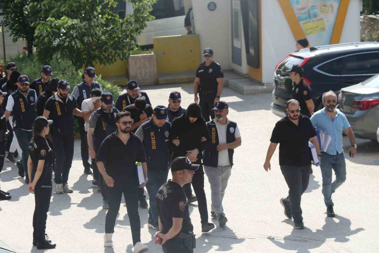 ESKİŞEHİR MERKEZLİ DÜZENLENEN SİBER SUÇLAR OPERASYONUNDA, TOPLAMDA 2,3 MİLYAR TL İŞLEM HACİMLİ...