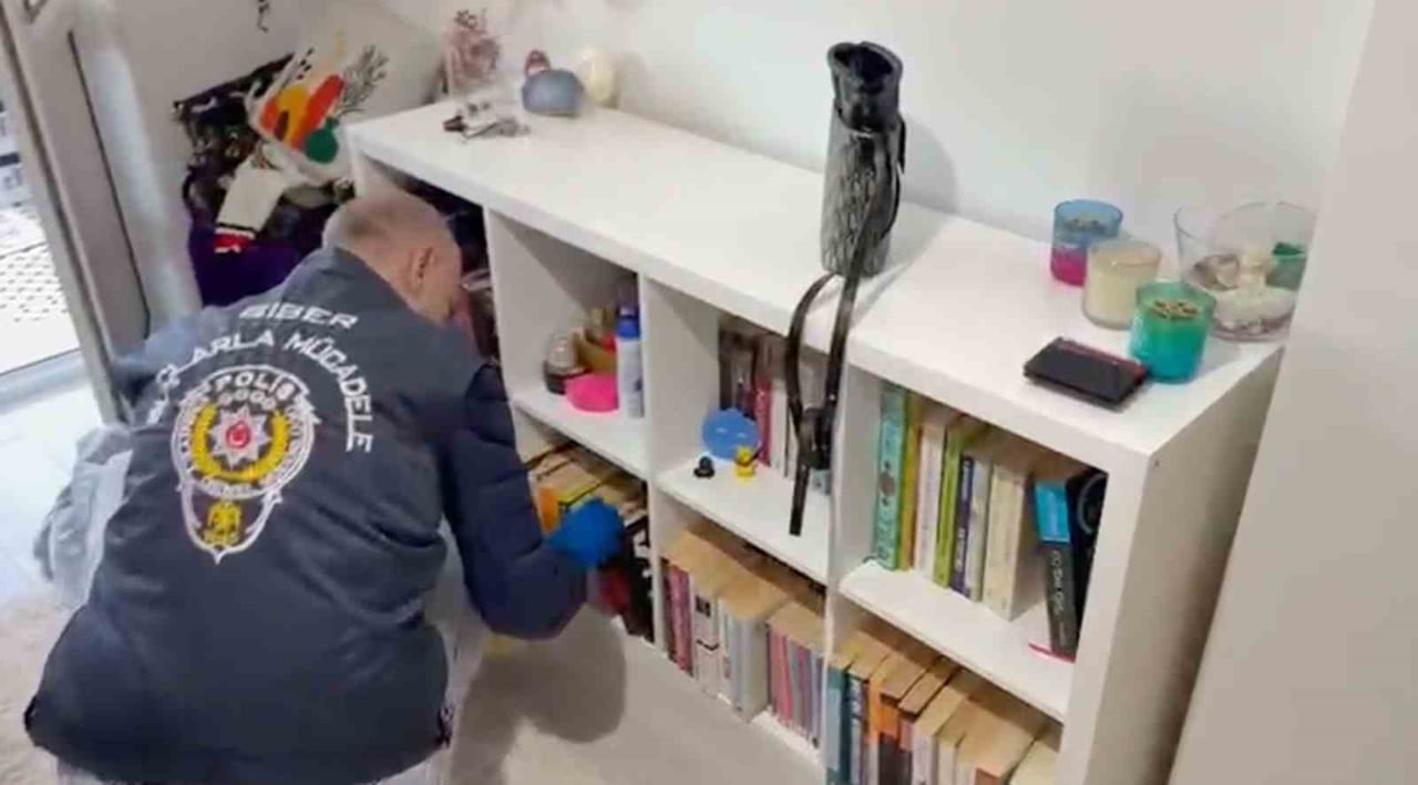 ESKİŞEHİR MERKEZLİ DÜZENLENEN SİBER SUÇLAR OPERASYONUNDA, YASA DIŞI BAHİS OYNATTIĞI VE SUÇTAN...
