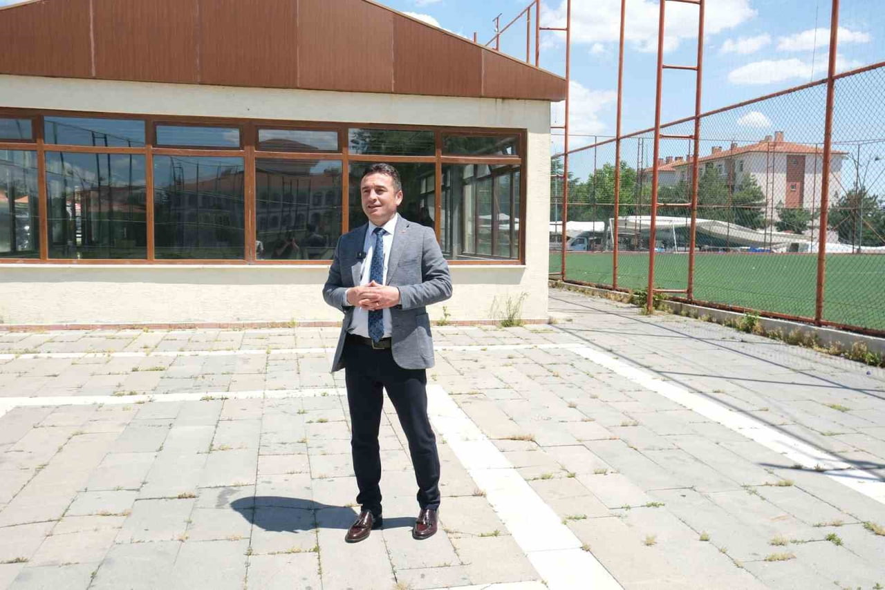 ESKİŞEHİR SİVRİHİSAR BELEDİYESİ, GENÇLİK VE SPOR BAKANLIĞI İLE YAPTIĞI PROTOKOLÜN ARDINDAN...