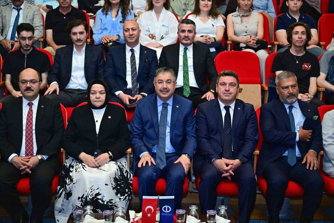 ESKİŞEHİR VALİSİ DR. ERDİNÇ YILMAZ, BU YIL ÜÇÜNCÜSÜ DÜZENLENEN VE 19 PROJE OKULUNDAN YÜZLERCE...