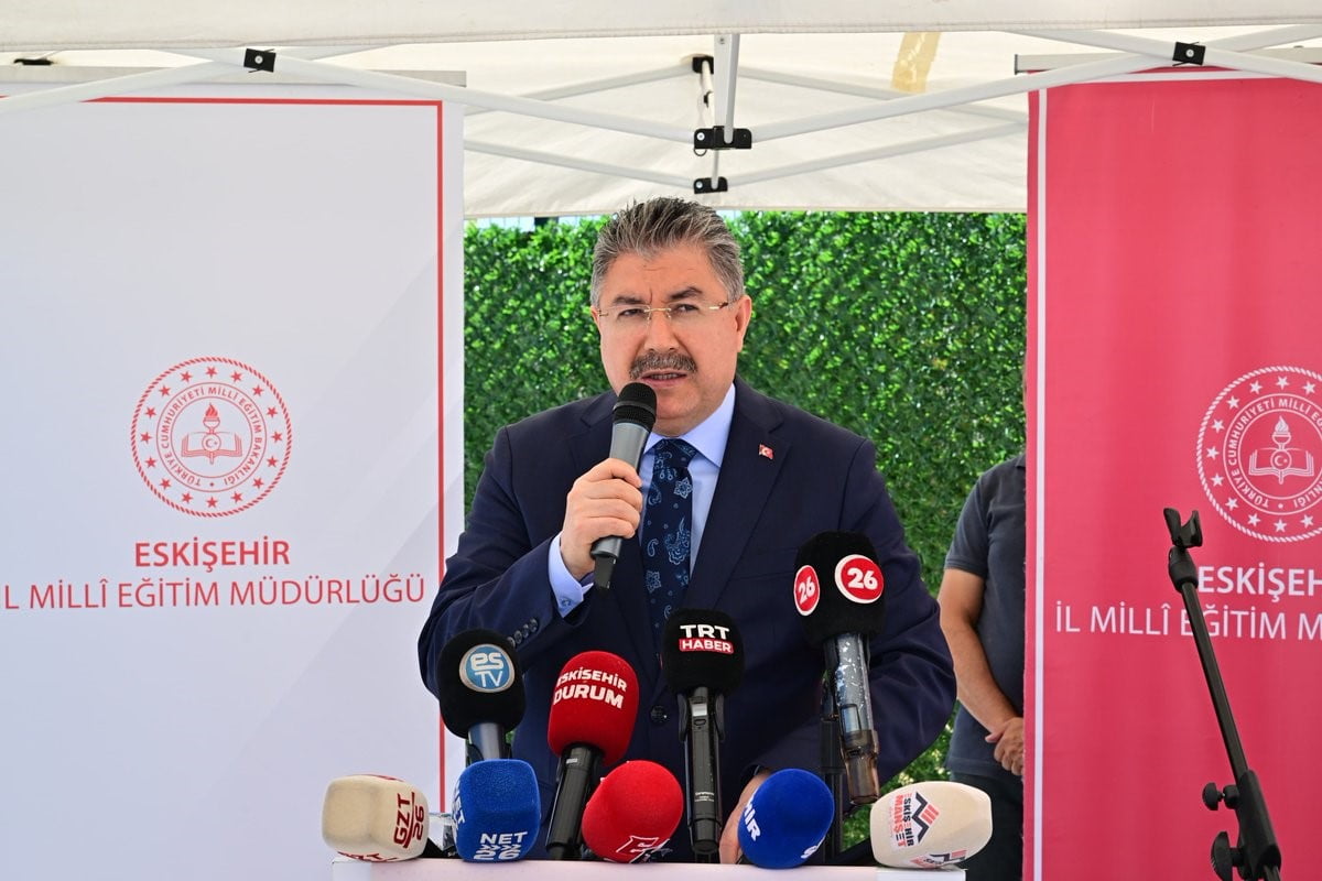 ESKİŞEHİR VALİSİ DR. ERDİNÇ YILMAZ, ESKİ ENERJİ VE TABİİ KAYNAKLAR BAKANI ESKİŞEHİR MİLLETVEKİLİ...
