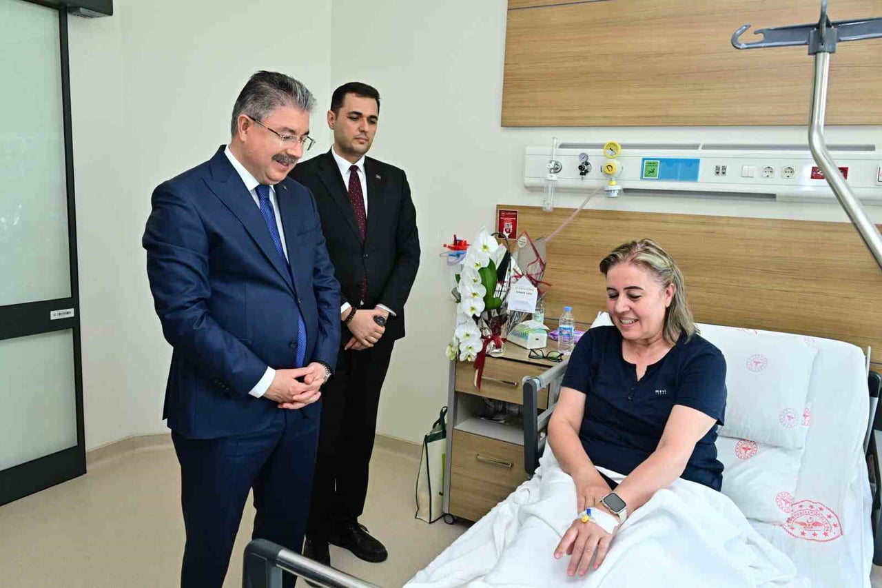 ESKİŞEHİR VALİSİ DR. ERDİNÇ YILMAZ, ESKİŞEHİR ŞEHİR HASTANESİNDE GEÇİRDİĞİ AMELİYATIN ARDINDAN...