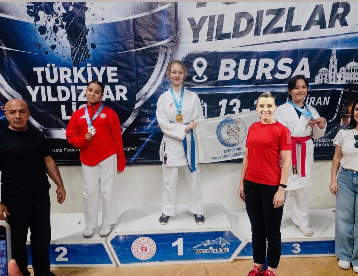 ESKİŞEHİRLİ SPORCULAR, TÜRKİYE KARATE FEDERASYONU TARAFINDAN DÜZENLENEN SPOR TOTO YILDIZLAR LİGİ...