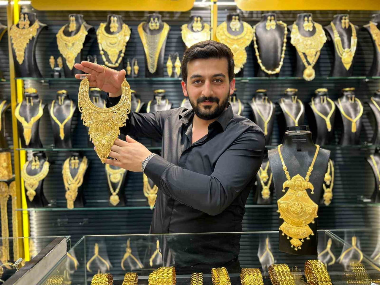 ESNAF AZAT KAYA