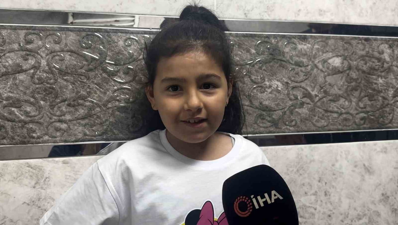 EVİN EN KÜÇÜK BİREYİ OLAN 8 YAŞINDAKİ ASEL YILMAZ, BANYOLARINDAKİ MİSAFİRLERDEN BÜYÜK MUTLULUK...