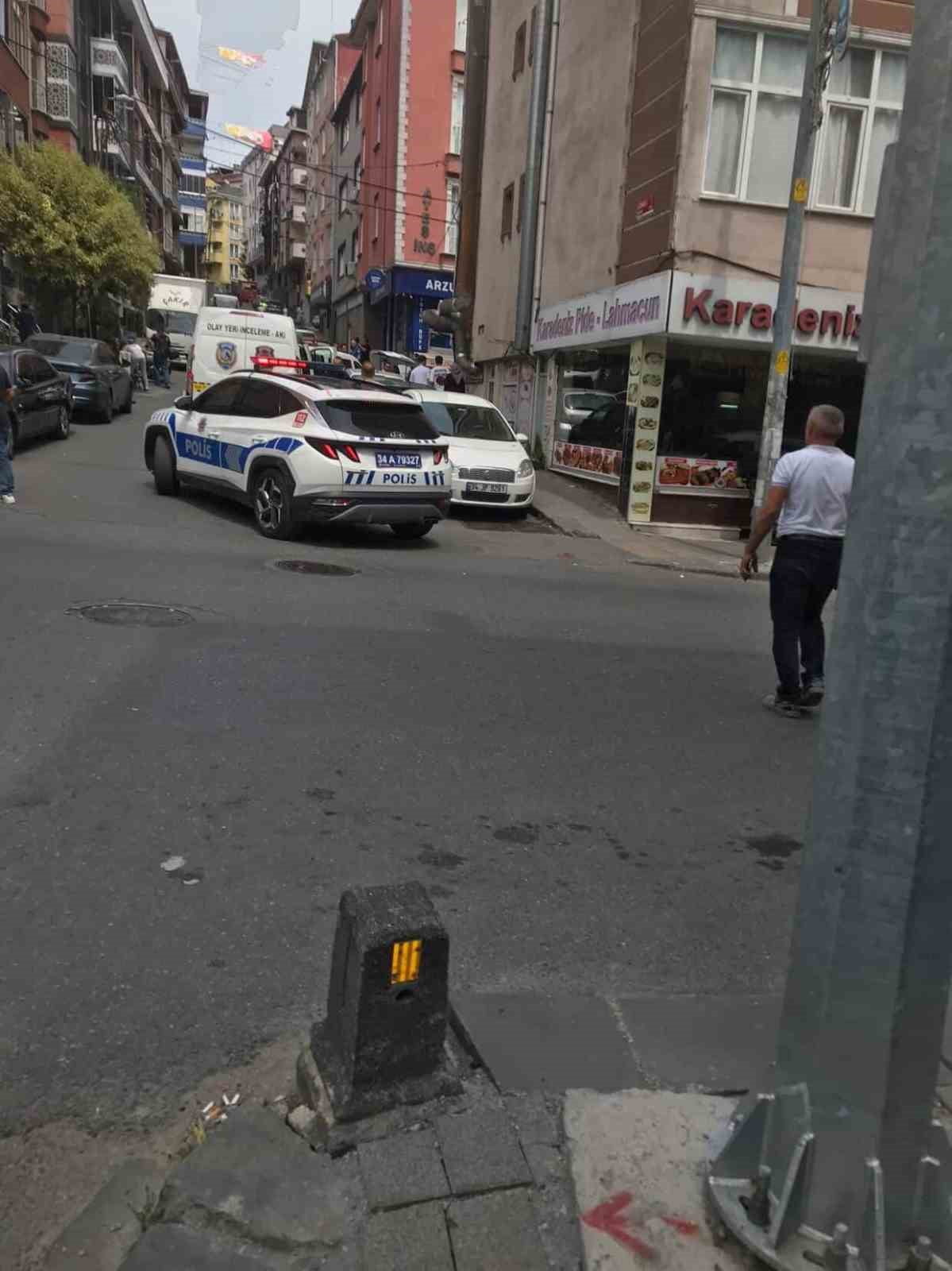 EYÜPSULTAN’DA 2 KİŞİ, MOTOSİKLETLE GELDİKLERİ BİR TEKEL BAYİSİNDE RASTGELE ATEŞ AÇTI. SALDIRIDA...