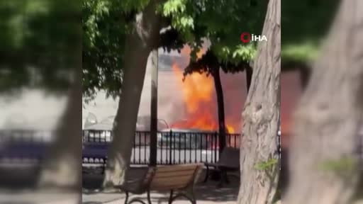 Eyüpsultan’da park halindeki araç yandı