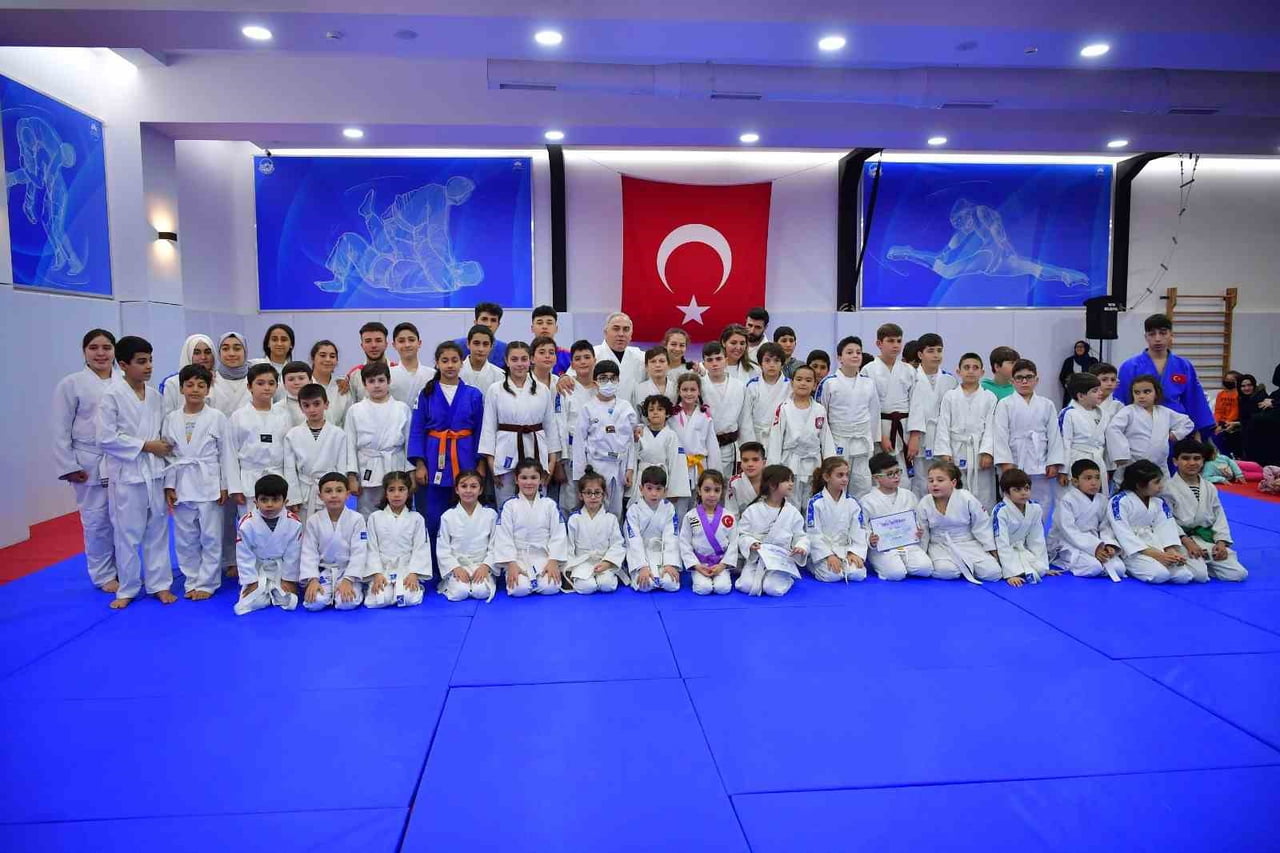 FATİH BELEDİYESİ TARAFINDAN ÇOCUKLARIN YAZ TATİLİNİ DAHA VERİMLİ, SAĞLIKLI VE AKTİF GEÇİRMELERİ...