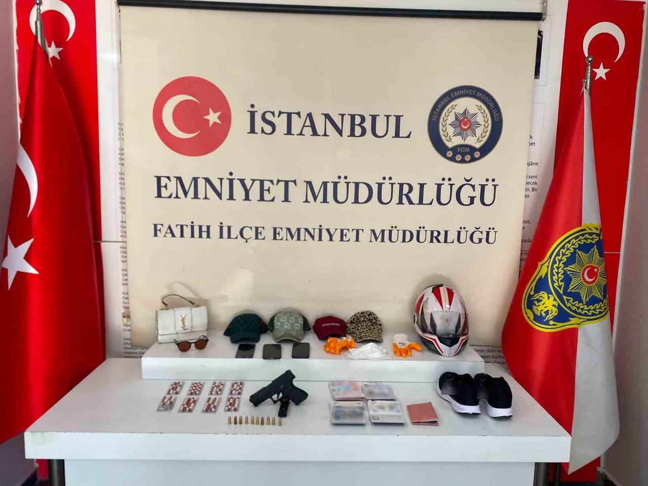 FATİH’TE MEYDANA GELEN İKİ AYRI KAPKAÇ OLAYININ ŞÜPHELİLERİ, BEYOĞLU’NDA PARK HALİNDEKİ...