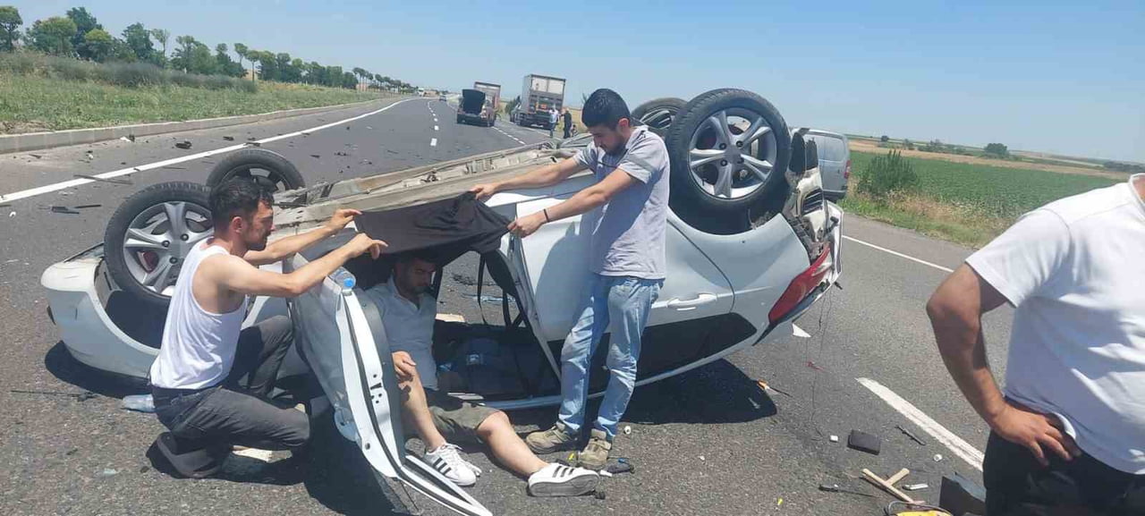 FECİ KAZADA 3 KİŞİ YARALANDI.