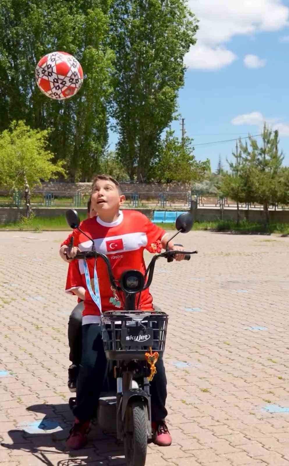 FELAHİYE KAYMAKAMLIĞI TARAFINDAN İLÇEDEKİ ÖĞRENCİLERİNDE YER ALDIĞI BİR KLİP YAYINLANARAK, 2026...