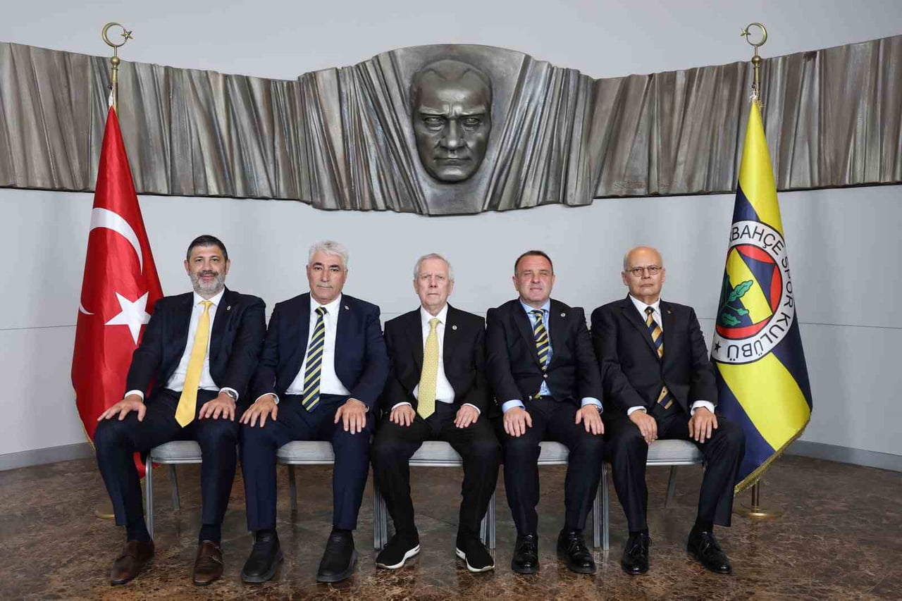 FENERBAHÇE'DE AZİZ YILDIRIM’IN BAŞKANLIĞINDA GÖREV DAĞILIMI YAPILDI. BARIŞ GÖKTÜRK BAŞKAN VEKİLİ...