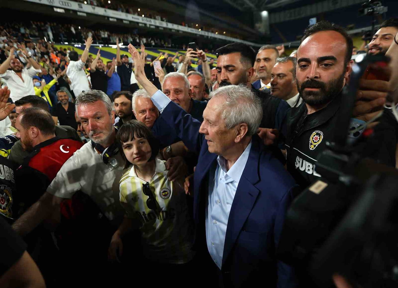 FENERBAHÇE'DE YENİDEN BAŞKANLIĞA SEÇİLEN AZİZ YILDIRIM, "BEN GEÇMİŞTEN GELEN TECRÜBELERİMLE...