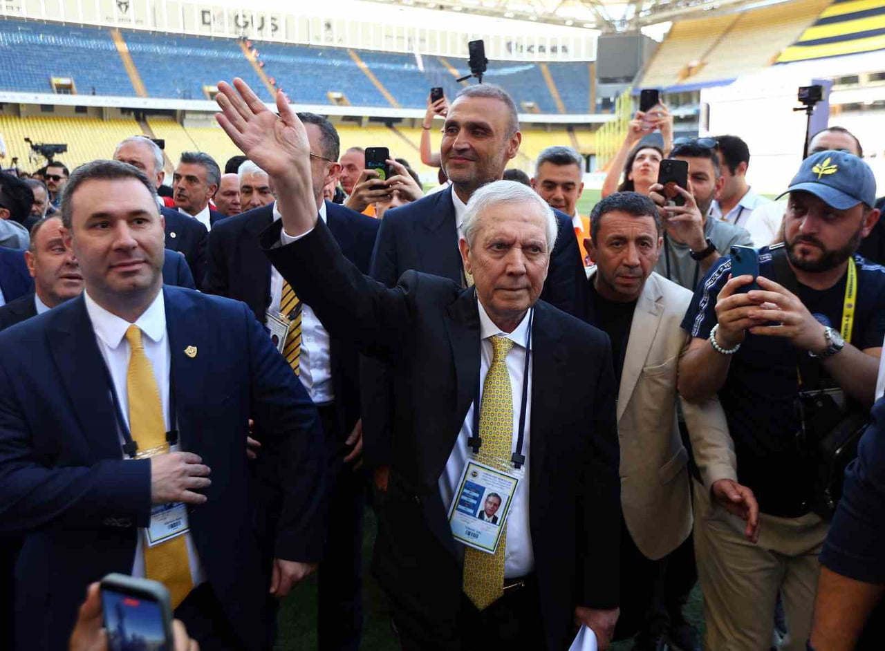 FENERBAHÇE BAŞKAN ADAYI AZİZ YILDIRIM, KONGRE ÜYELERİNE HİTAP EDEREK, "BENİM SİZLERE VE...