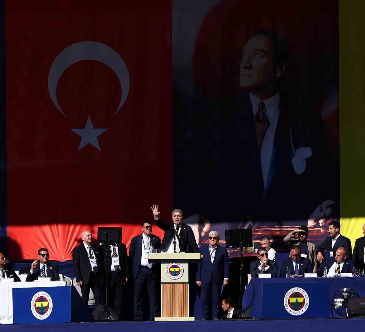 FENERBAHÇE BAŞKAN ADAYI HAKAN SAFİ, KONGRE ÜYELERİNİN YARIN GEÇMİŞ İLE GELECEK ARASINDA ÇOK KRİTİK...
