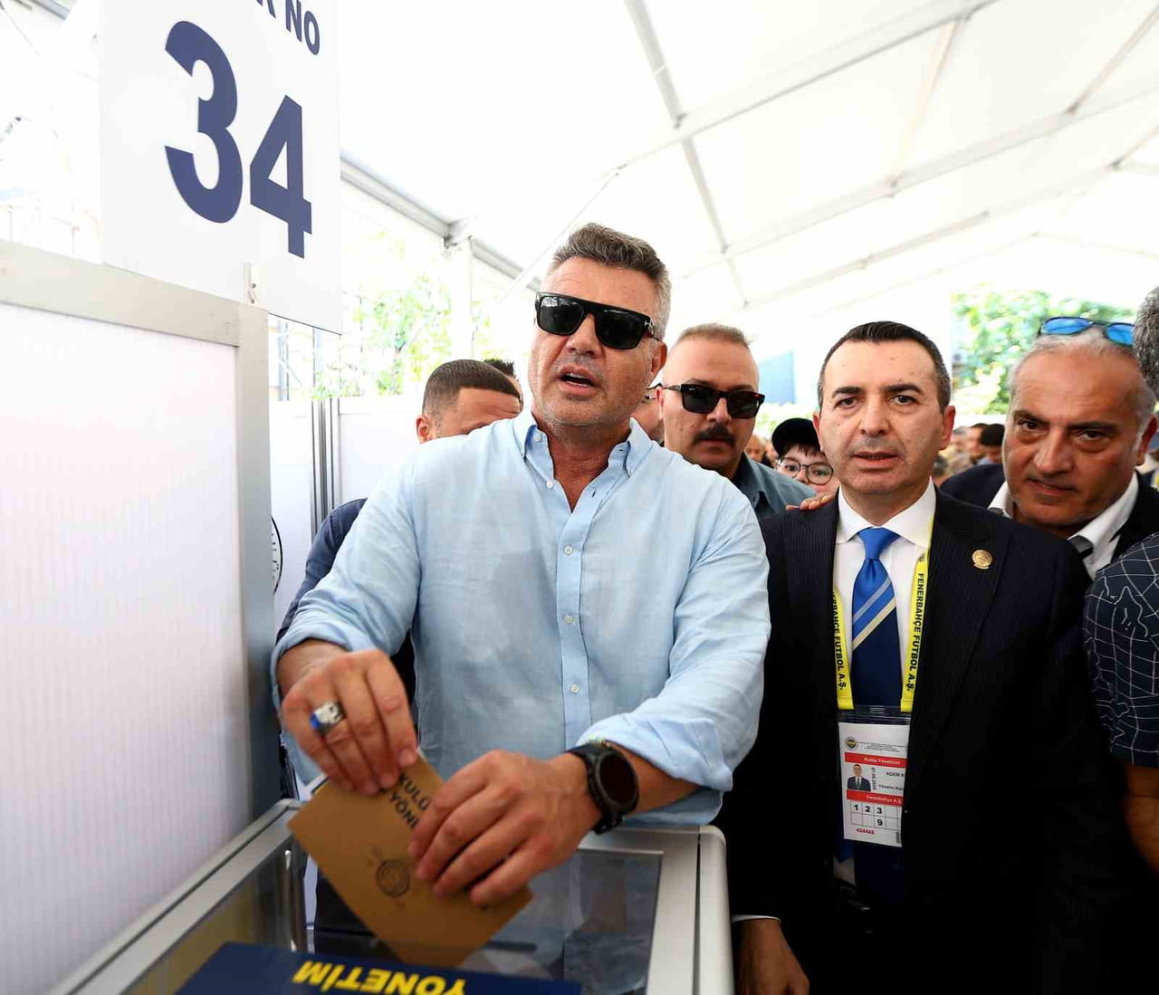 FENERBAHÇE BAŞKANI SADETTİN SARAN, FENERBAHÇE OLAĞANÜSTÜ SEÇİMLİ GENEL KURULUNDA OYUNU...