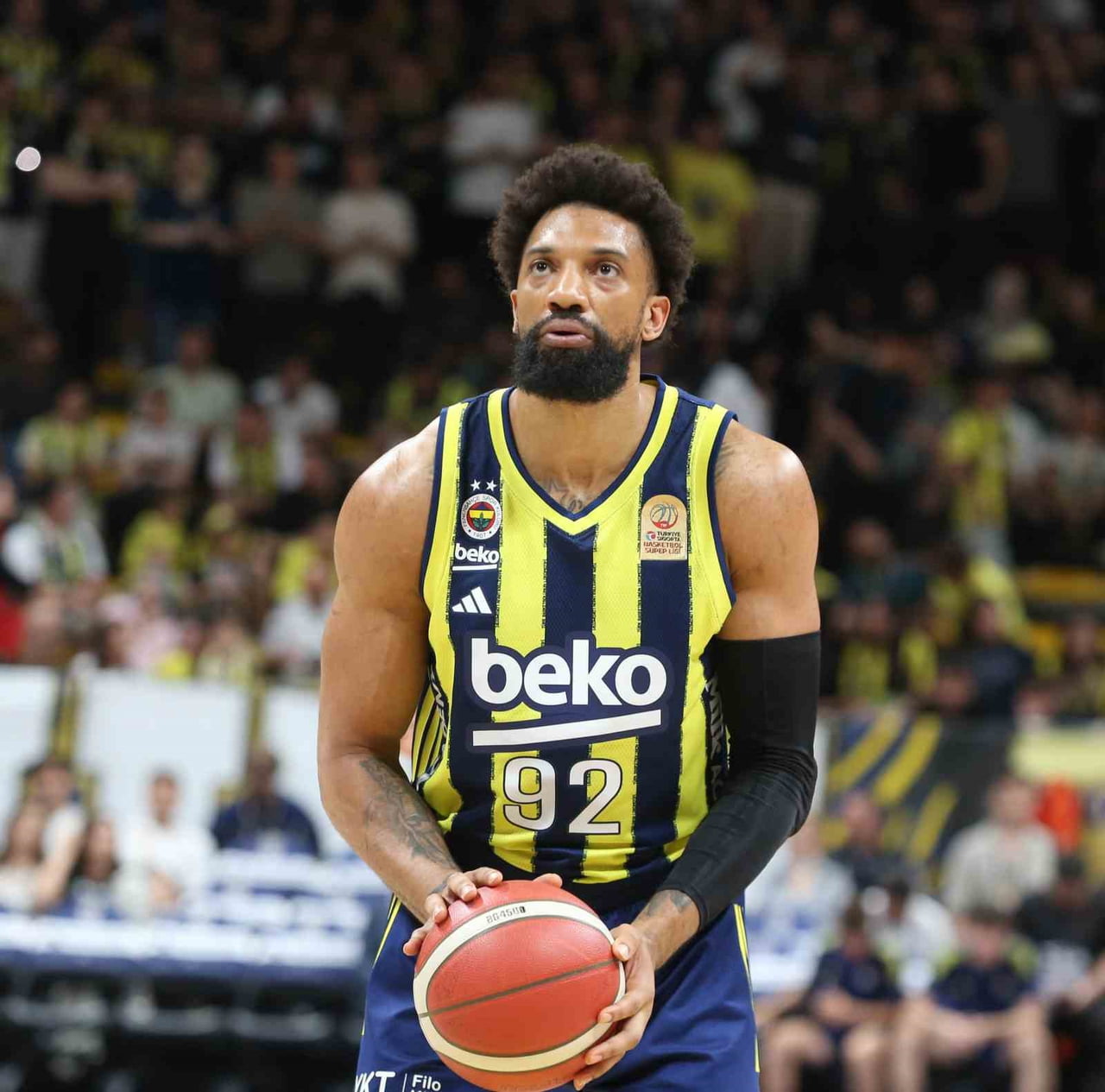 FENERBAHÇE BEKO, TÜRKİYE SİGORTA BASKETBOL SÜPER LİGİ PLAY-OFF YARI FİNAL SERİSİ İKİNCİ MAÇINDA A....