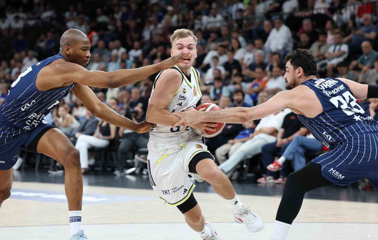 FENERBAHÇE BEKO, TÜRKİYE SİGORTA BASKETBOL SÜPER LİGİ PLAY-OFF YARI FİNAL SERİSİ ÜÇÜNCÜ MAÇINDA A....