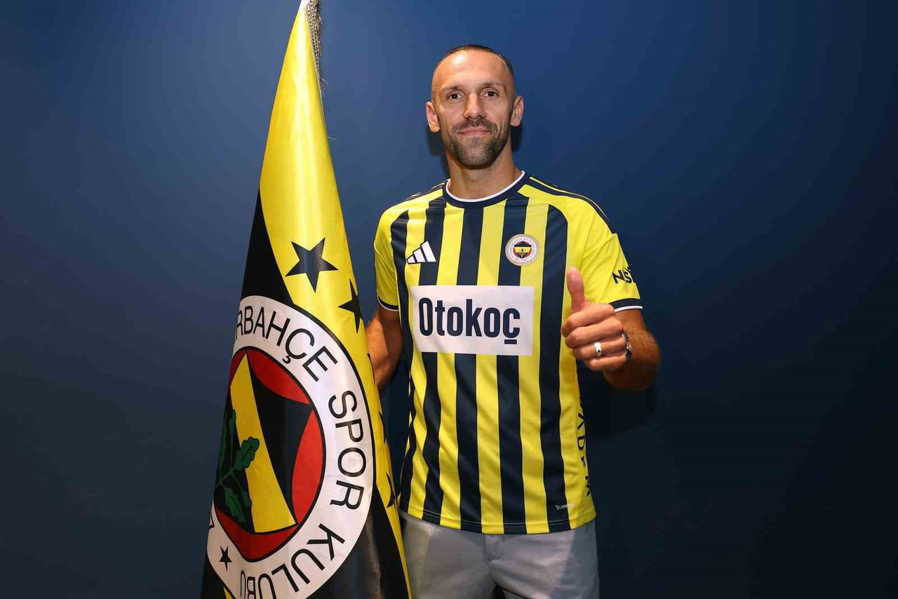 FENERBAHÇE, KOSOVALI FORVET VEDAT MURİQİ İLE 3 YILLIK SÖZLEŞME İMZALADI