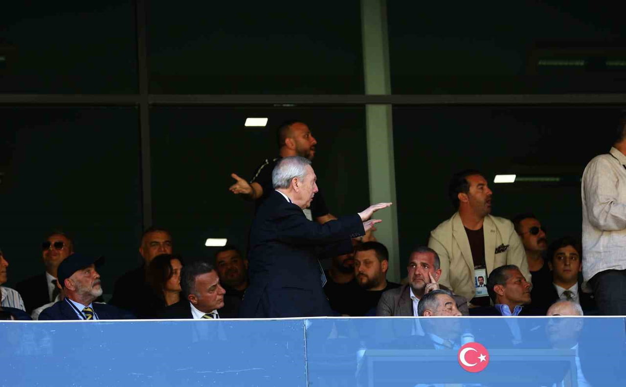 FENERBAHÇE’NİN OLAĞANÜSTÜ SEÇİMLİ GENEL KURUL TOPLANTISINDA "8 YILDIR NEREDE AZİZ YILDIRIM?"...