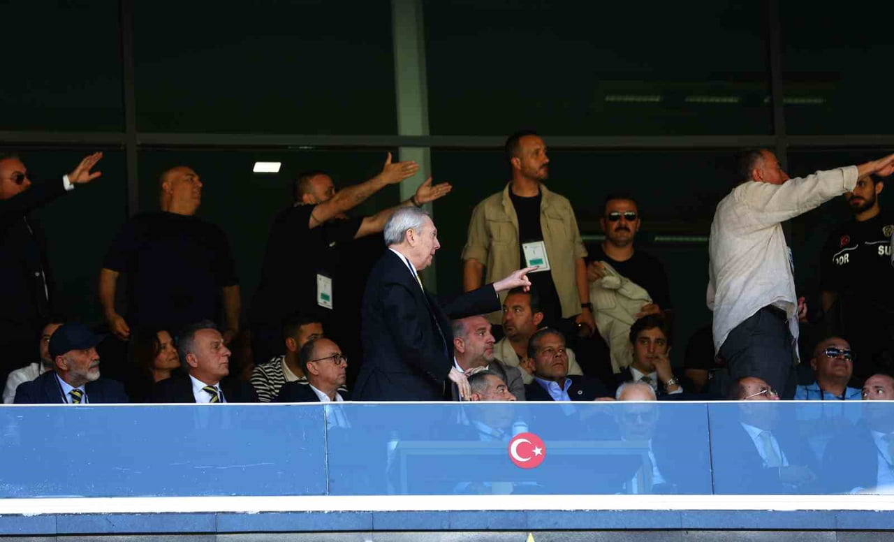 FENERBAHÇE’NİN OLAĞANÜSTÜ SEÇİMLİ GENEL KURUL TOPLANTISINDA "8 YILDIR NEREDE AZİZ YILDIRIM?"...