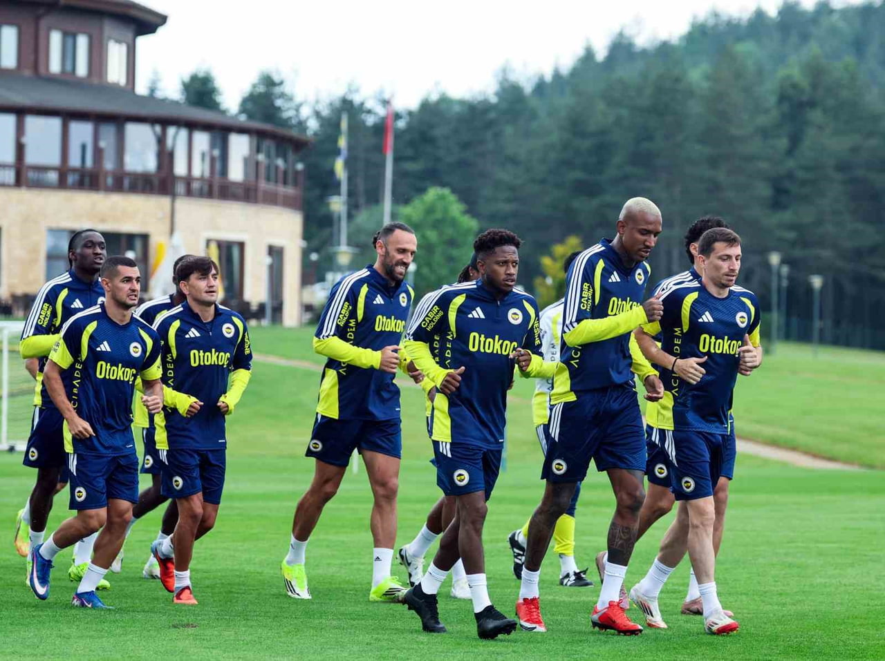 FENERBAHÇE, YENİ SEZON HAZIRLIKLARINI TOPUK YAYLASI TESİSLERİ'NDE YAPTIĞI GÜNÜN İKİNCİ...