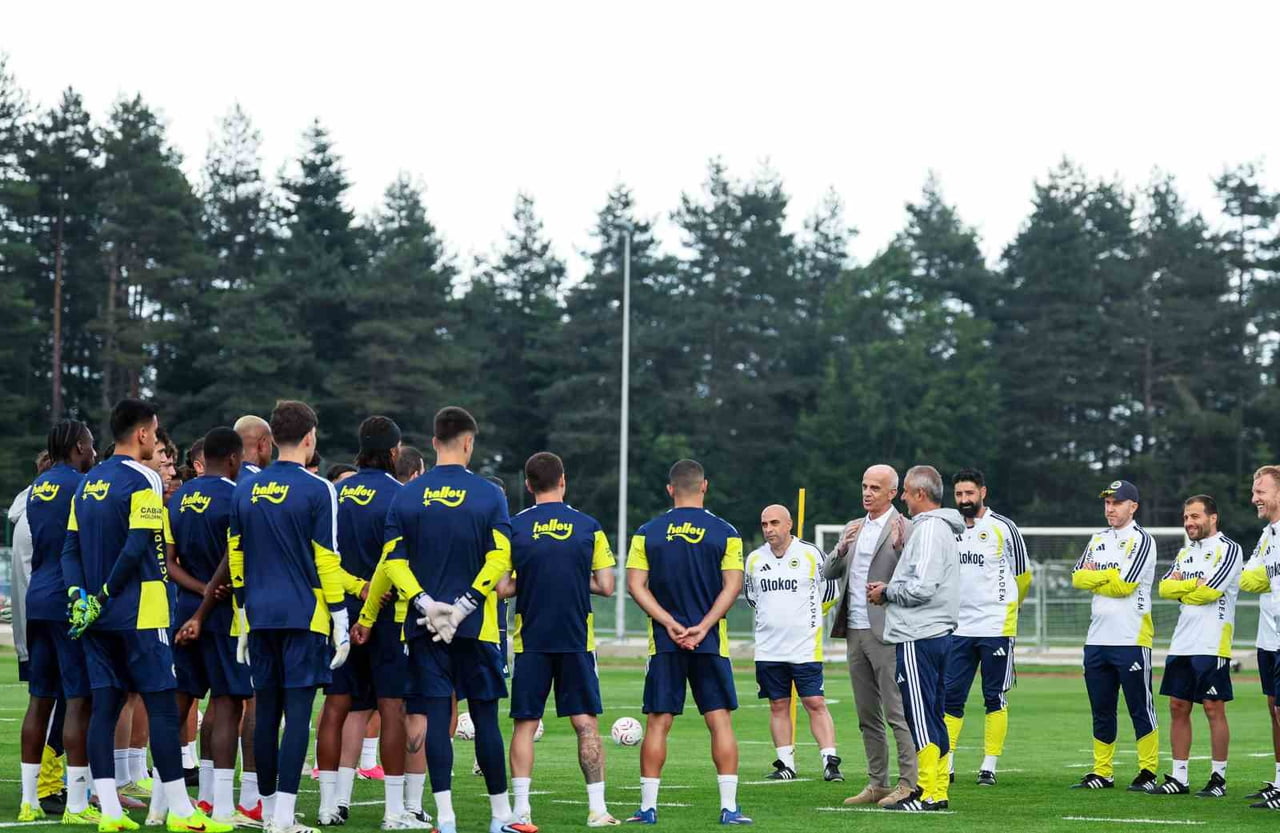 FENERBAHÇE, YENİ SEZON HAZIRLIKLARINI TOPUK YAYLASI TESİSLERİ'NDE YAPTIĞI GÜNÜN İKİNCİ...