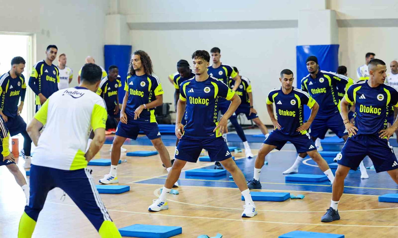 FENERBAHÇE, YENİ SEZON İÇİN ANTRENMANLARINA TOPUK YAYLASI TESİSLERİ’NDE DEVAM EDİYOR.