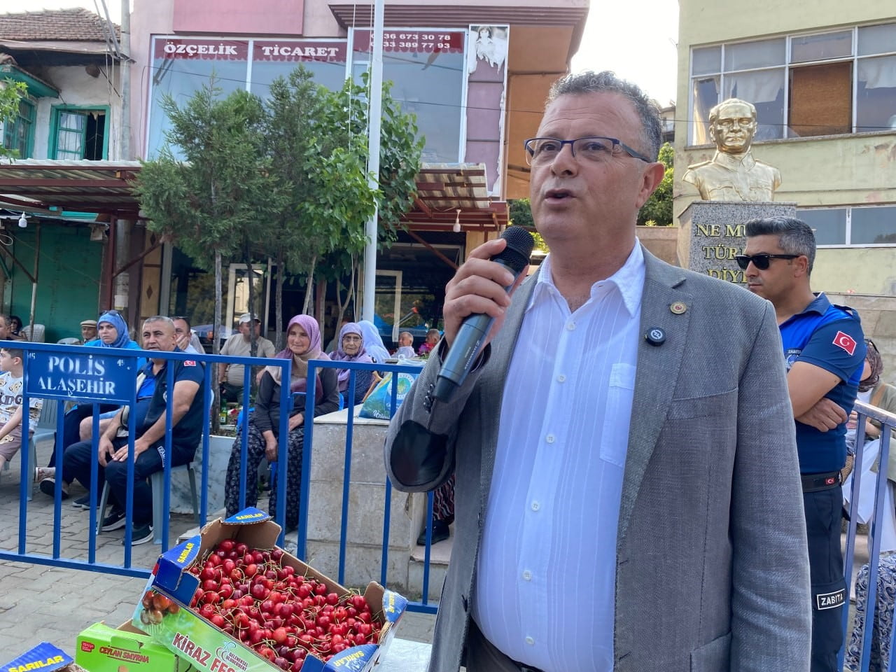 FESTİVALDE KONUŞAN ALAŞEHİR BELEDİYE BAŞKANI AHMET ÖKÜZCÜOĞLU, ULUDERBENT'İN TARIMSAL ÜRETİM...