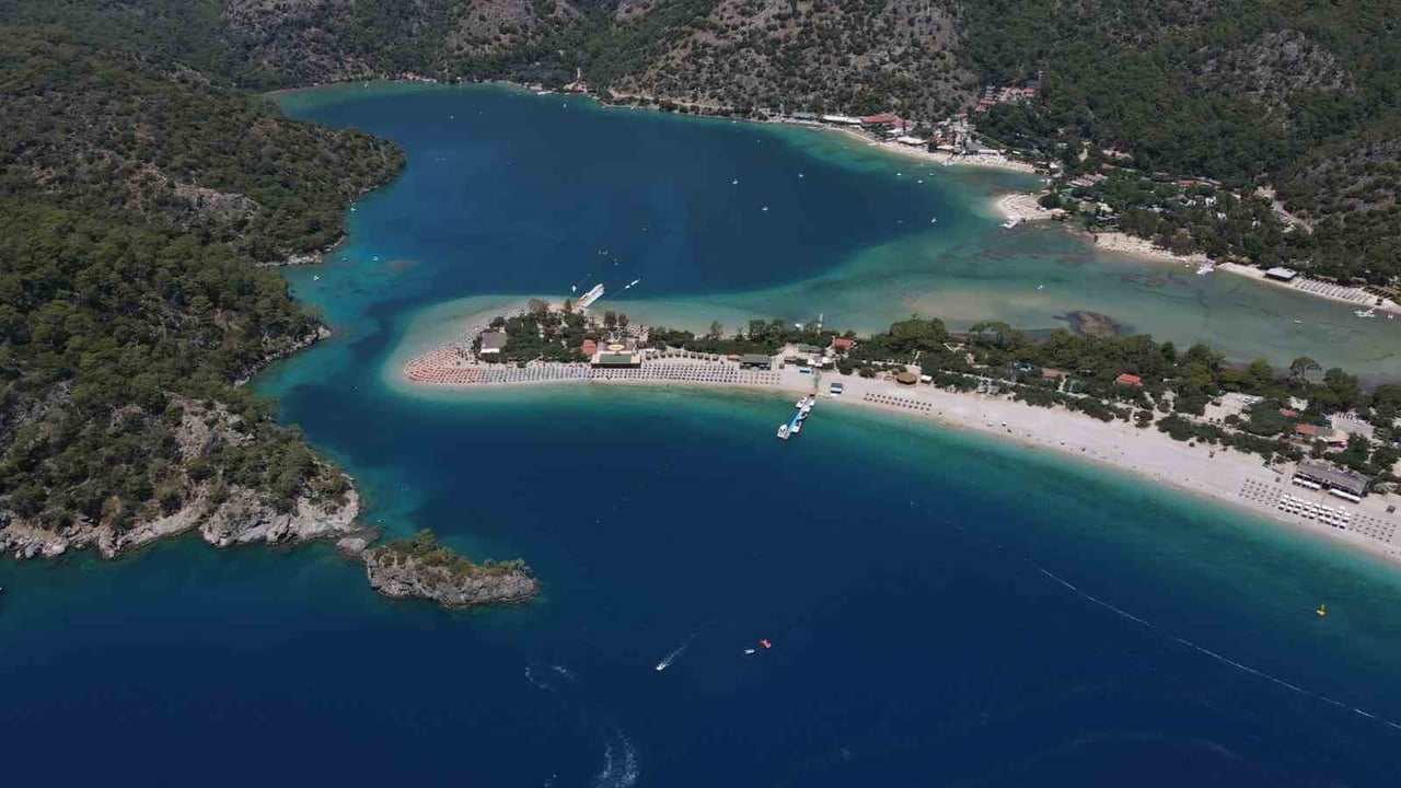 FETHİYE’NİN GÖZDE PLAJINA BAYRAMDA 18 BİN 870 ZİYARETÇİ