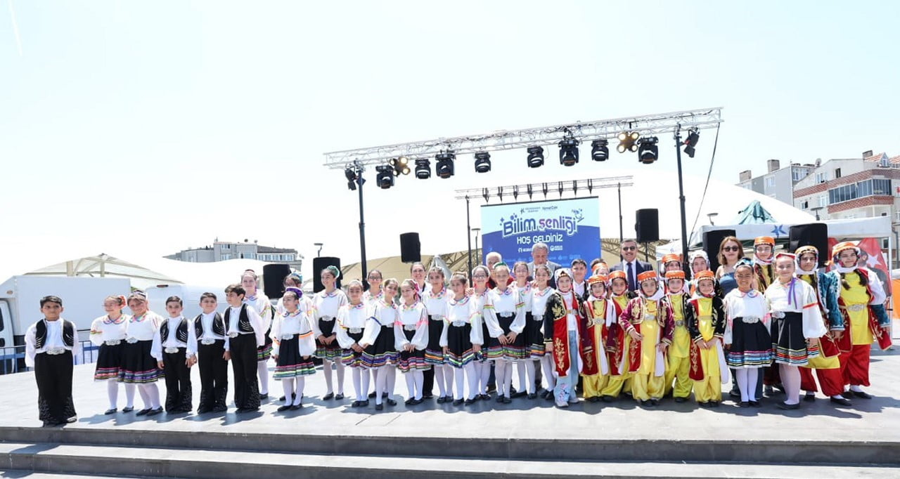 FEVZİ ÇAKMAK MEYDANI'NDA GERÇEKLEŞTİRİLEN ŞENLİKTE KATILIMCILAR; ATÖLYELER, SERGİLER, YARIŞMALAR...