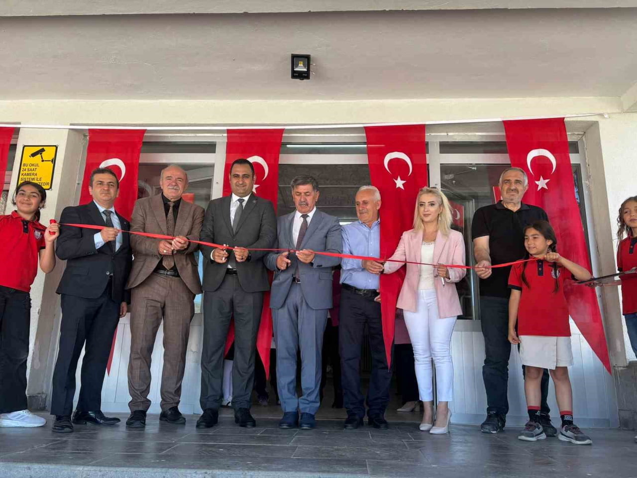 FEVZİEFENDİ İLKOKULU ÖĞRENCİLERİNDEN YIL SONU ŞENLİĞİ